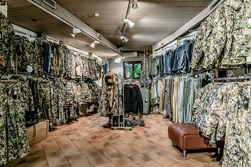 Diving-shop-7.jpg Diving-shop-7.jpg