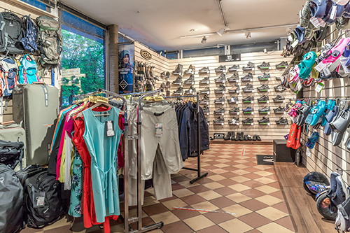 Diving-shop-22.jpg Diving-shop-22.jpg